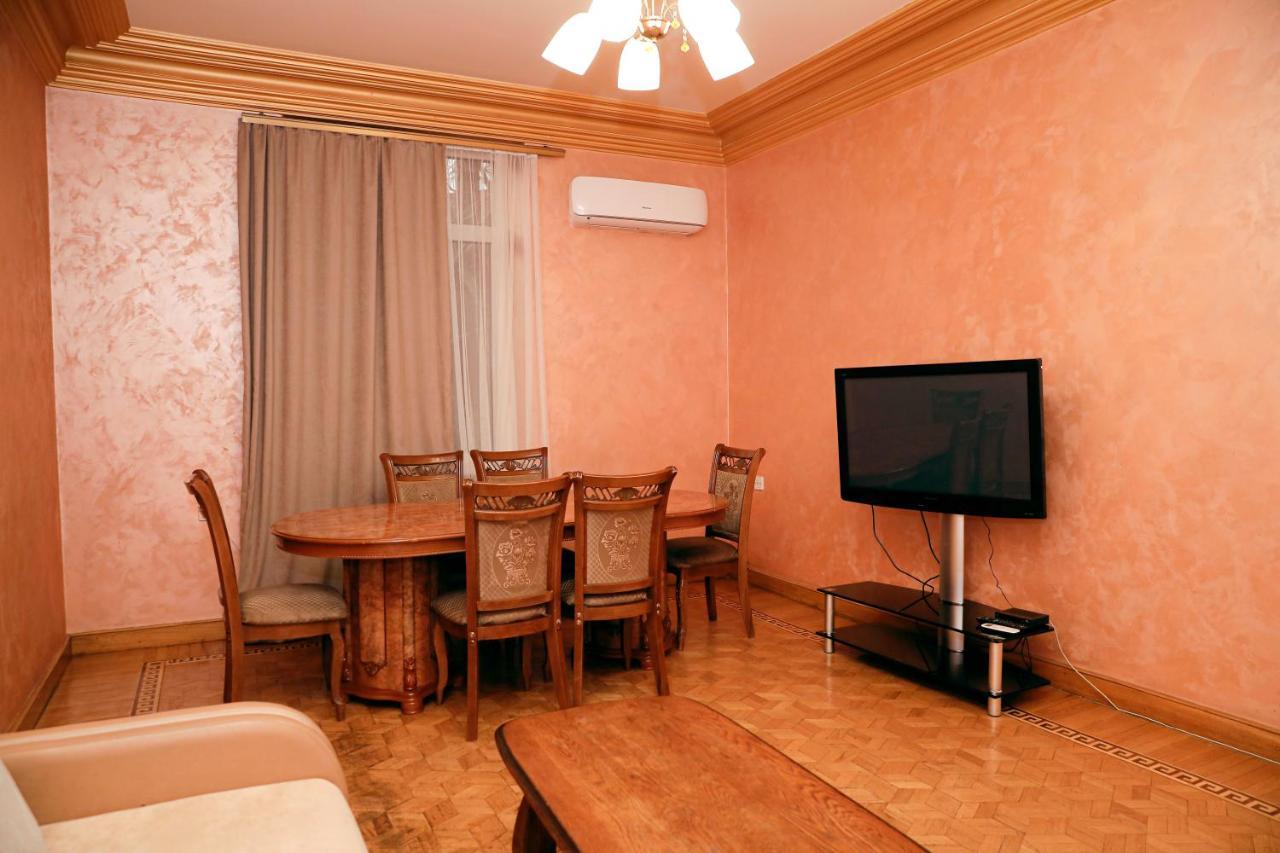 Big 3 Room Apartment On Republic Square Erevan Esterno foto