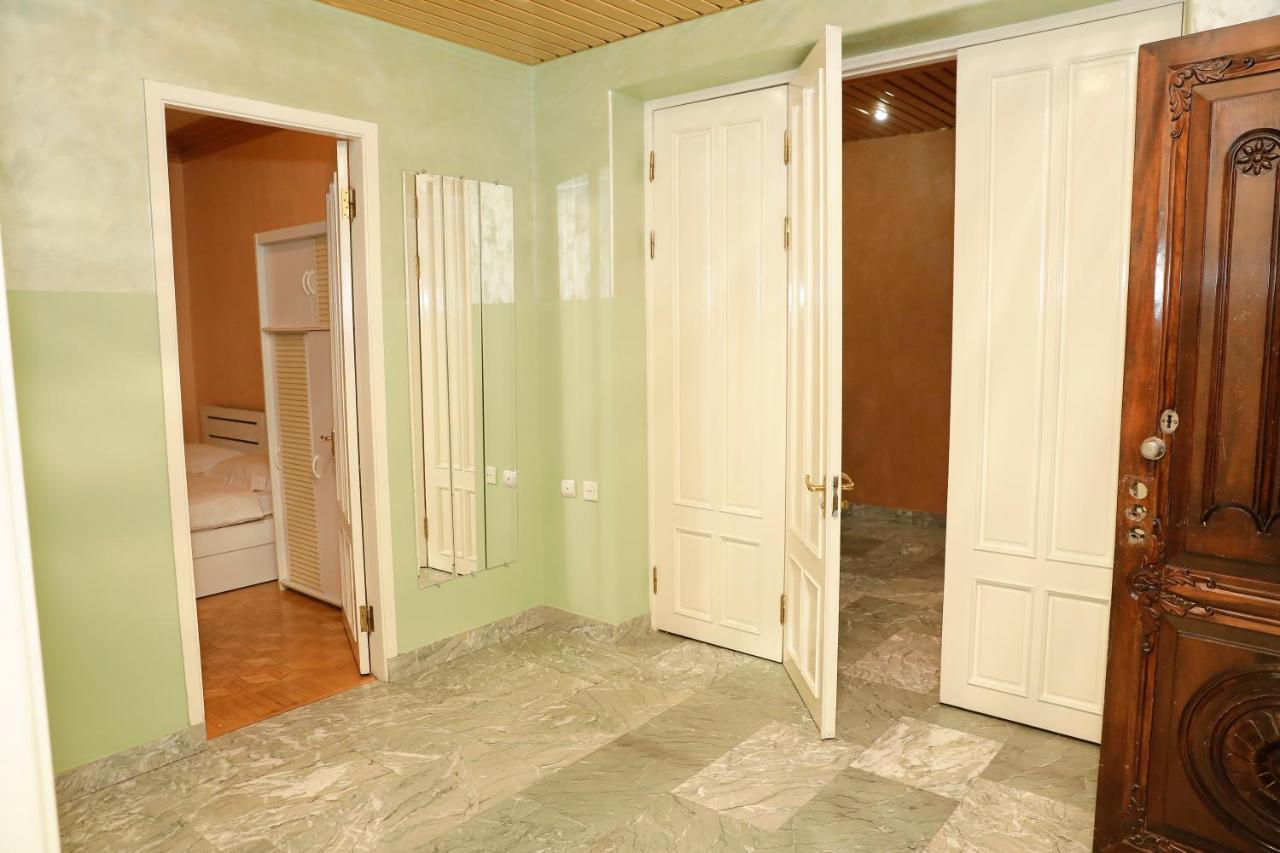 Big 3 Room Apartment On Republic Square Erevan Esterno foto