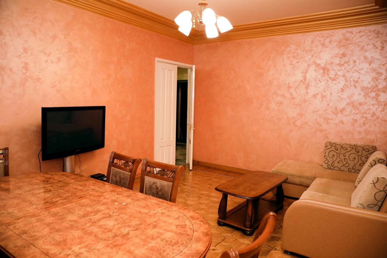 Big 3 Room Apartment On Republic Square Erevan Esterno foto